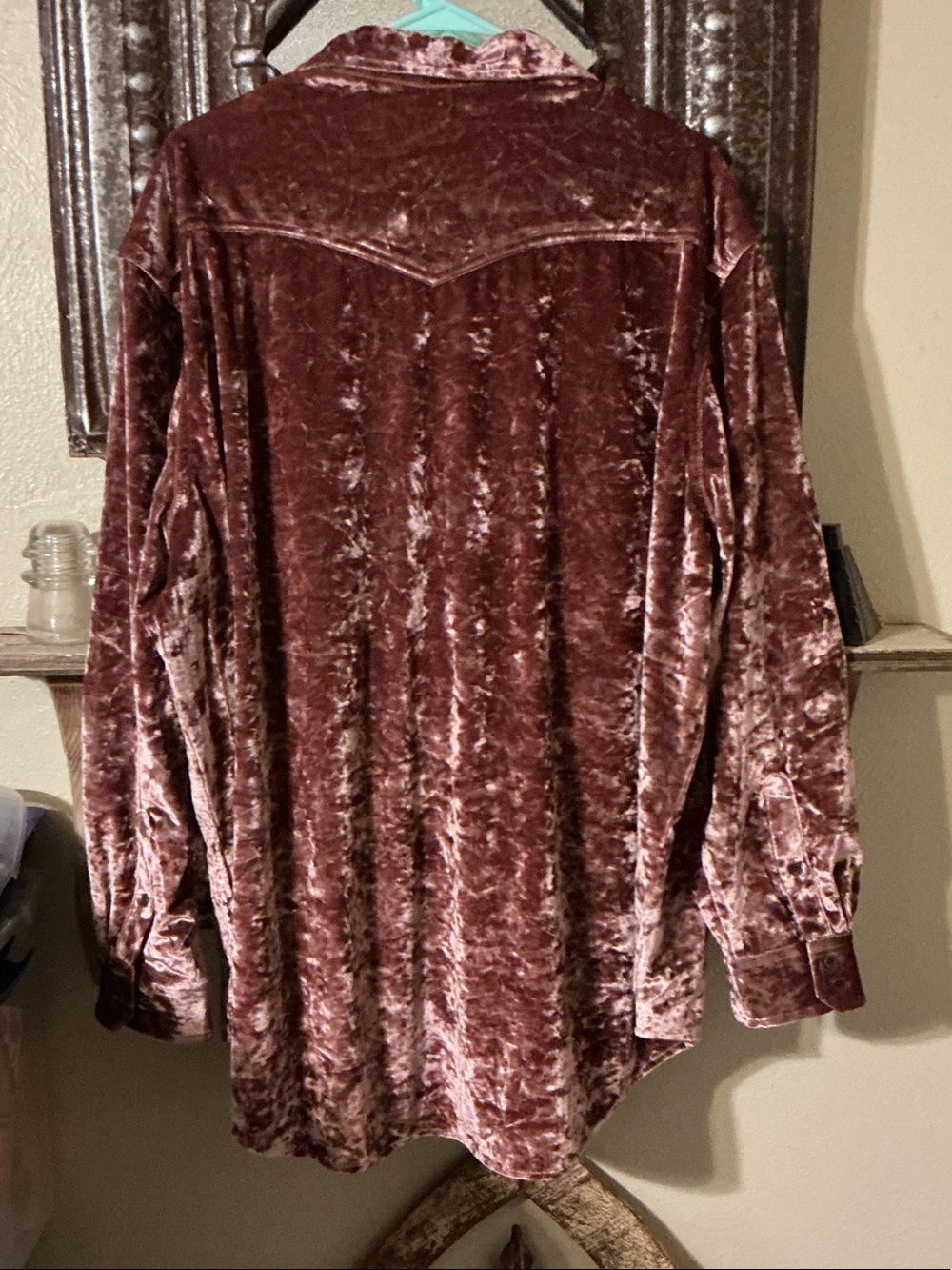 Wrangler Velvet Shirt Jacket in Rosewood - Picture 4 of 4